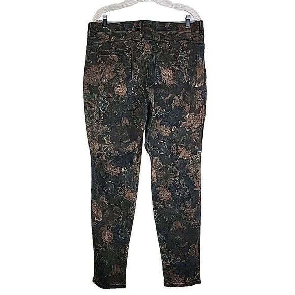 Bandolino Women's Skinny Jeans - Floral Pattern - Picture 3 of 12